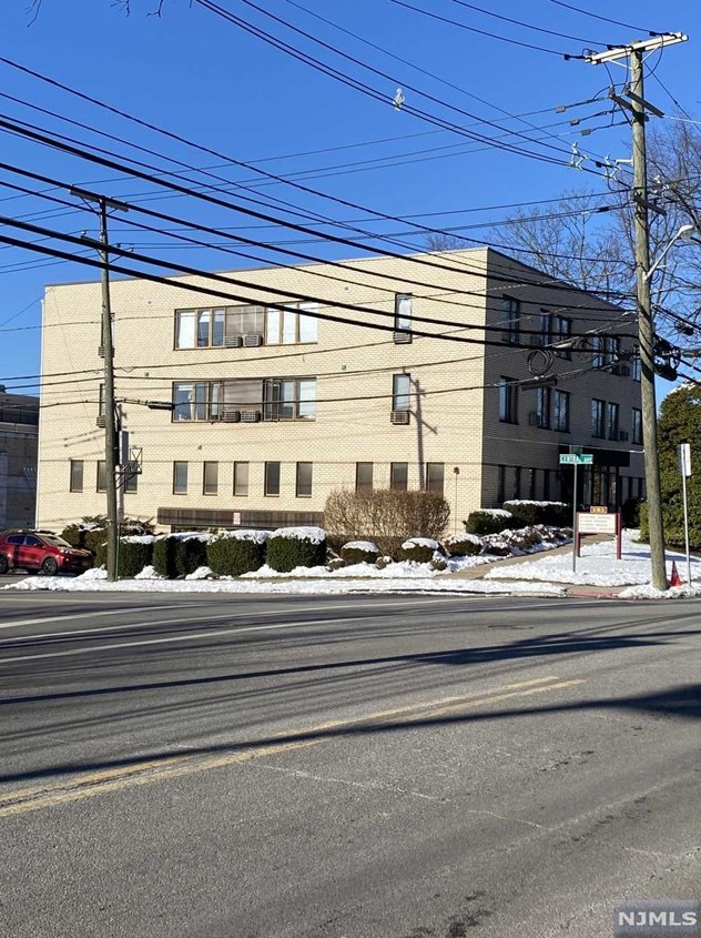 121 County Rd #12, Tenafly, NJ 07670