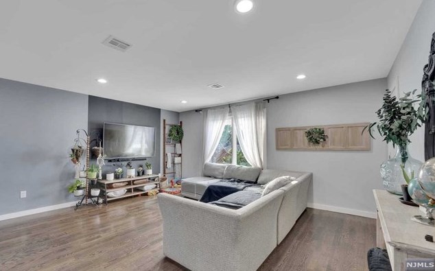 228 Kipp Ave #2, Elmwood Park, NJ 07407