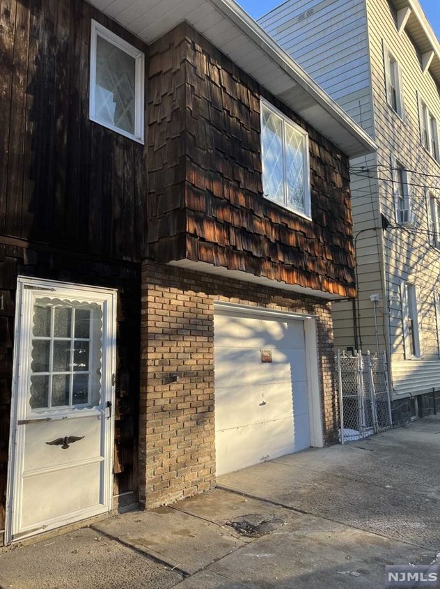 81 Edgewater Pl, Edgewater, NJ 07020