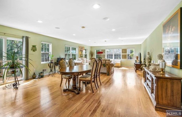 530 Oakdene Ave, Ridgefield, NJ 07657