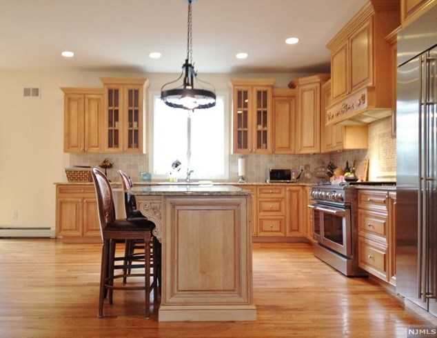 1003 Washington Ave, Westwood, NJ 07675