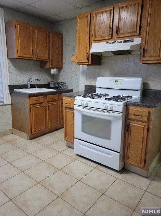 259 Randolph Ave #2, East Rutherford, NJ 07073