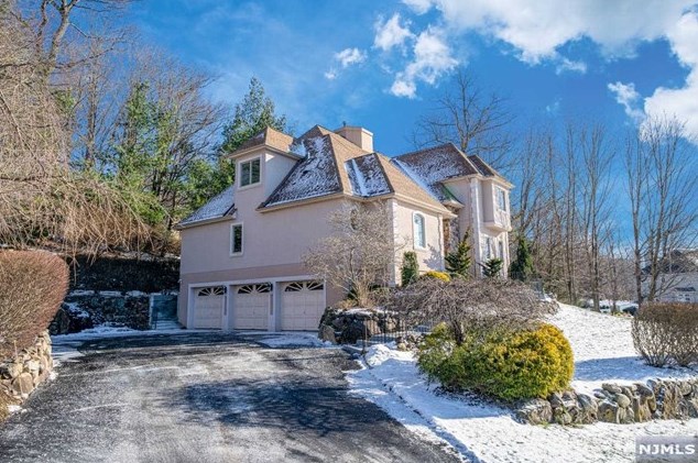 1 Village Dr, Mahwah, NJ 07430