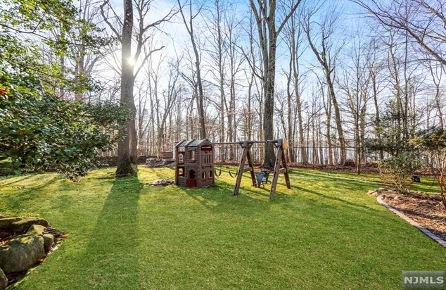27 Greenwoods Rd, Westwood, NJ 07675