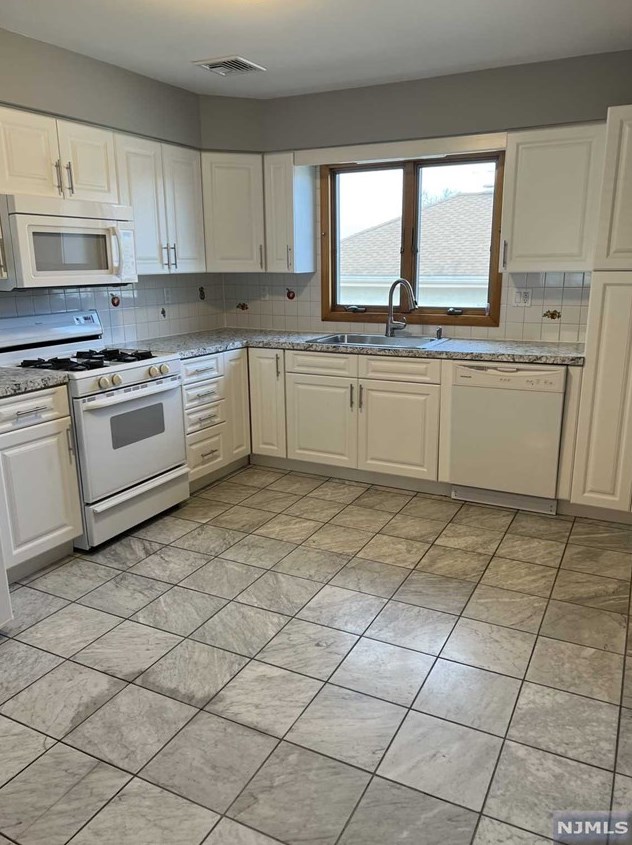 103 Ray St, Outwater, NJ 07026