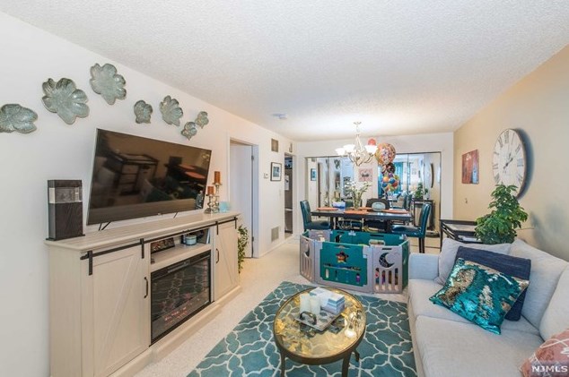 696 Pepperidge Rd, Mahwah, NJ 07430