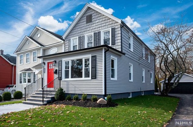 17 Pierce Ave, Midland Pk, NJ 07432
