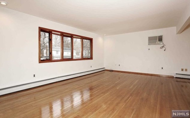 62 Cadmus Ave, Elmwood Park, NJ 07407