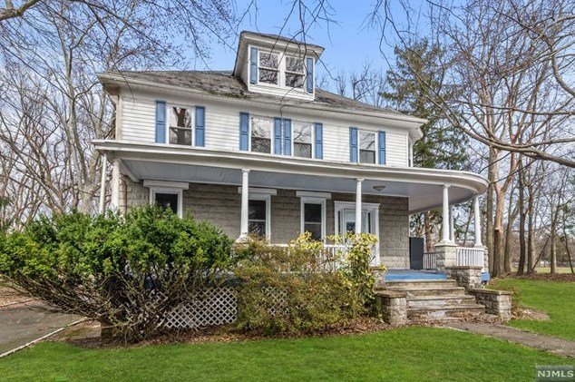 133 Grant Ave, Cresskill, NJ 07626
