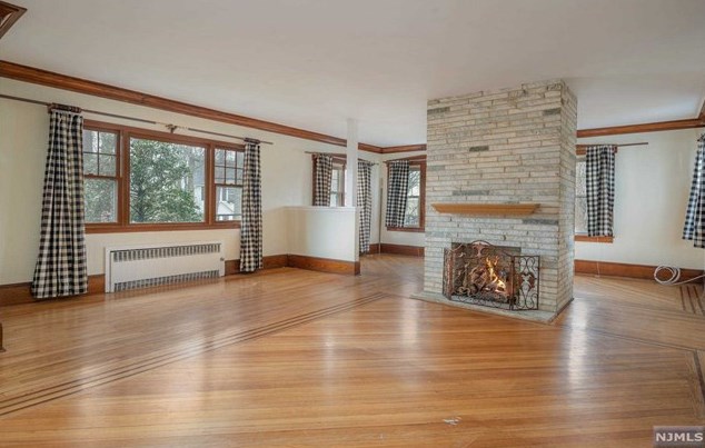 61 Lindbergh Blvd, Bloomfield, NJ 07003