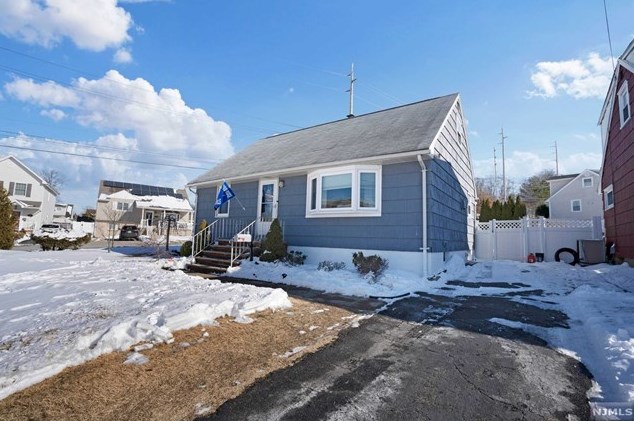 2 Donna Dr, Wood-Ridge, NJ 07075