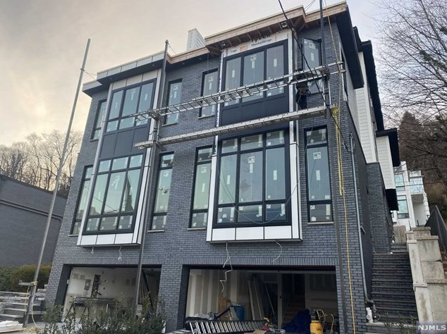 222 Undercliff Ave, Edgewater, NJ 07020