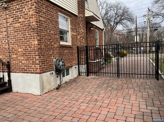 208 New Bridge Rd, Bergenfield NJ  07621-4124 exterior