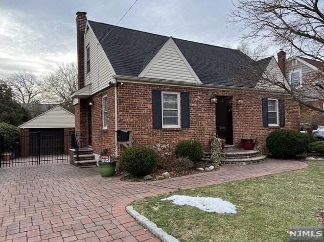 208 New Bridge Rd, Bergenfield NJ  07621-4124 exterior