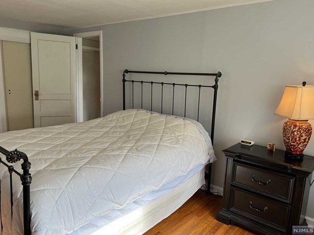 208 New Bridge Rd, Bergenfield NJ  07621-4124 exterior