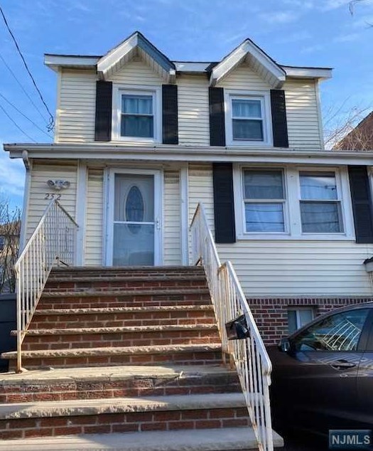 252 3rd St, Palisades Park, NJ 07650