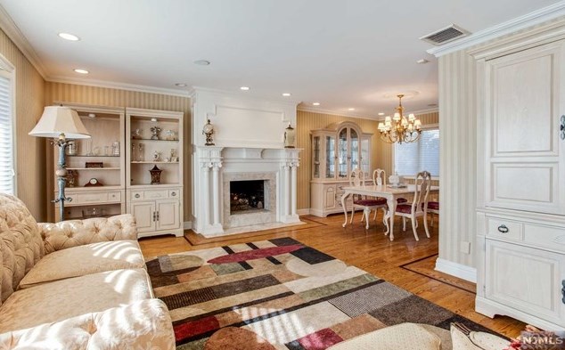2449 Camner St, West Fort Lee NJ  07024-3937 exterior