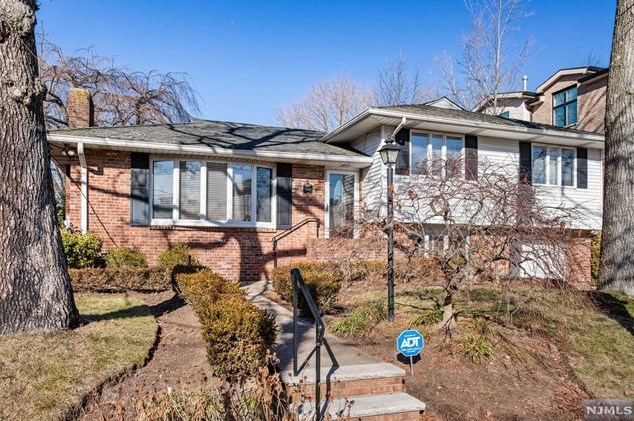 2449 Camner St, West Fort Lee NJ  07024-3937 exterior