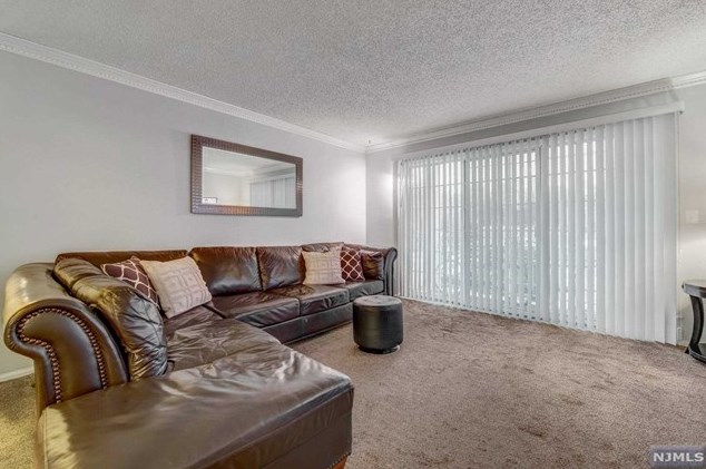 893 Tuliptree Ct, Mahwah, NJ 07430
