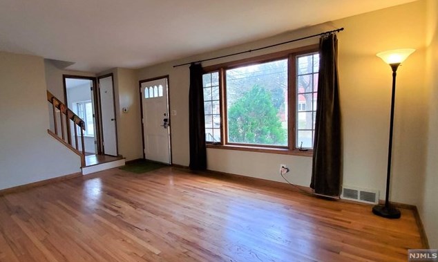 16 Morningside Ave, Cresskill, NJ 07626