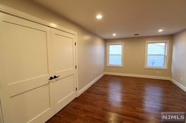 509 Forest Ave, Lyndhurst NJ  07071-2437 exterior