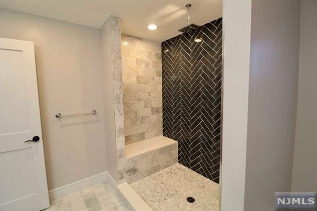 509 Forest Ave, Lyndhurst NJ  07071-2437 exterior