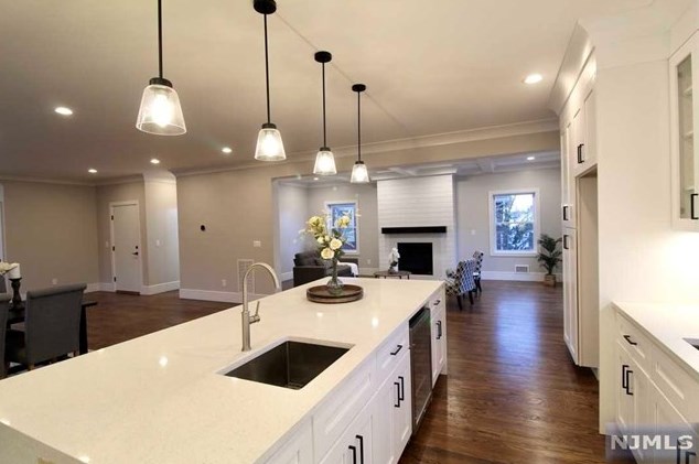 509 Forest Ave, Lyndhurst NJ  07071-2437 exterior