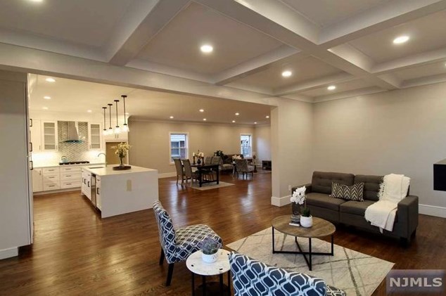 509 Forest Ave, Lyndhurst NJ  07071-2437 exterior