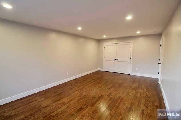 509 Forest Ave, Lyndhurst NJ  07071-2437 exterior