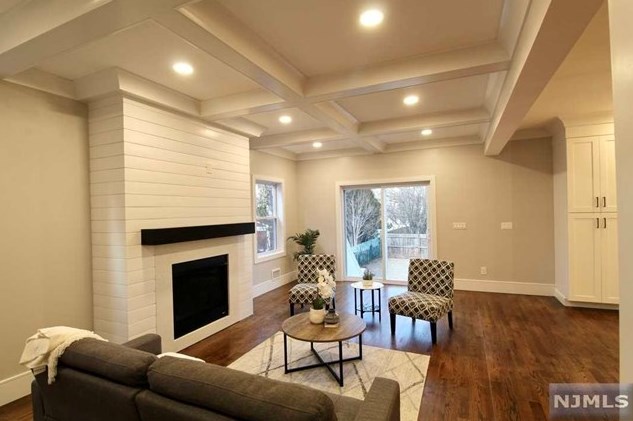 509 Forest Ave, Lyndhurst NJ  07071-2437 exterior