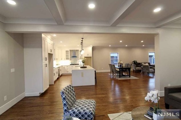 509 Forest Ave, Lyndhurst NJ  07071-2437 exterior