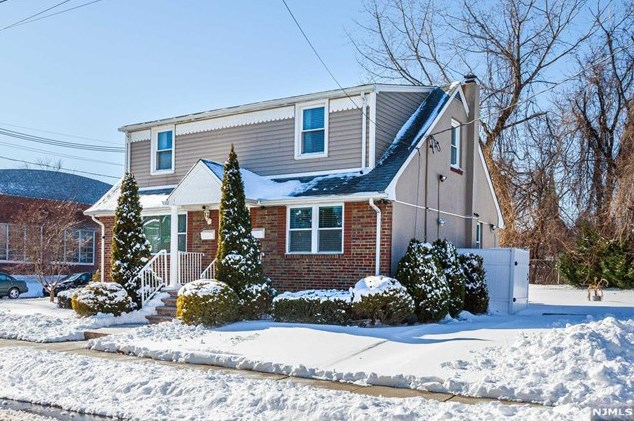 66 Van Winkle Ave, Wallington, NJ 07057