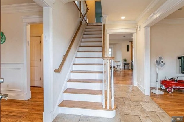 28 Douglas Dr, Cresskill, NJ 07626