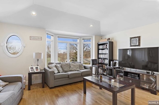 682 Greeley Ave #c, Fairview, NJ 07022