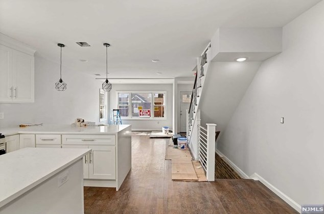 156 Main St, Outwater, NJ 07026