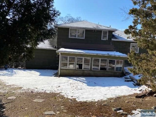 18 Jeffrey Dr, Bloomingdale, NJ 07403