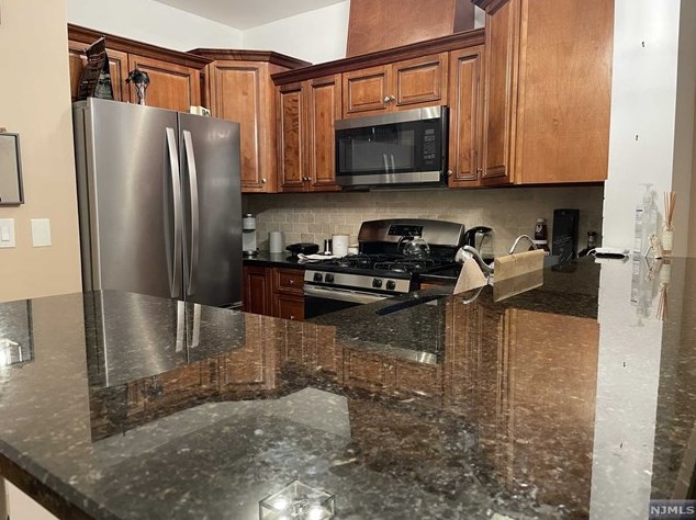 29-31 Freeman St, Newark, NJ 07105