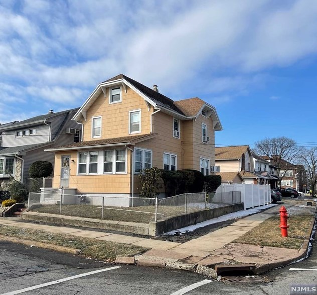 701 4th St, Lyndhurst, NJ 07071