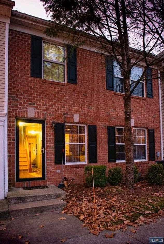 2085 Drake Ct #1, Mahwah, NJ 07430