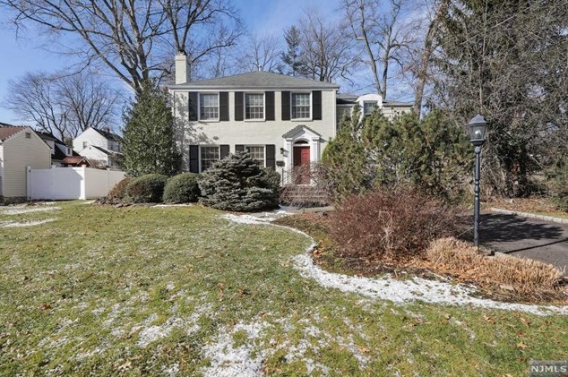 385 Chapin Ct, Oradell, NJ 07649