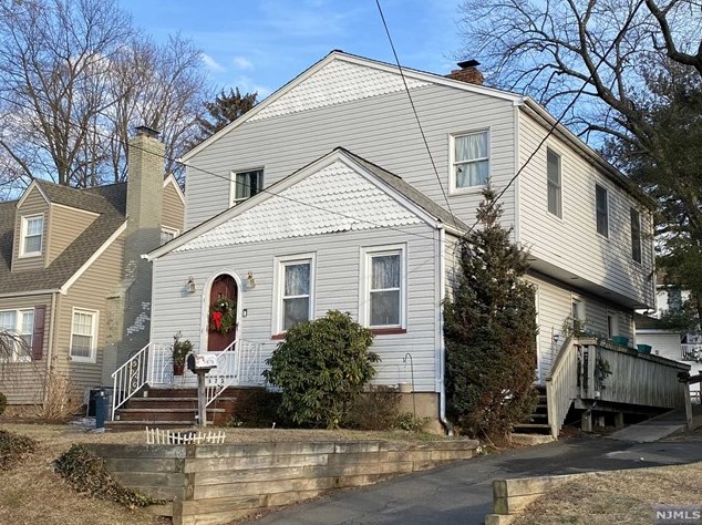 878 Elm Ave, River Edge, NJ 07661