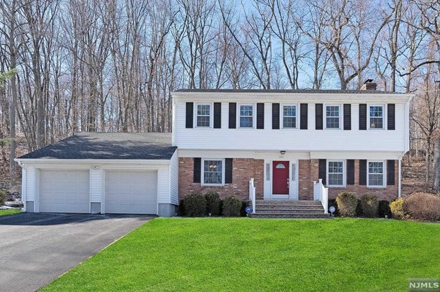 682 Kennedy Dr, Westwood, NJ 07676