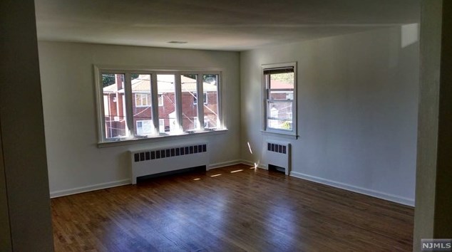 818 Harvard Pl, West Fort Lee, NJ 07024-1515