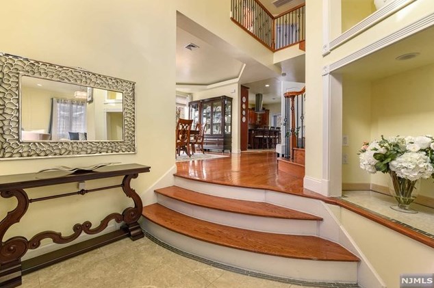 520 Floyd St, Englewood, NJ 07632