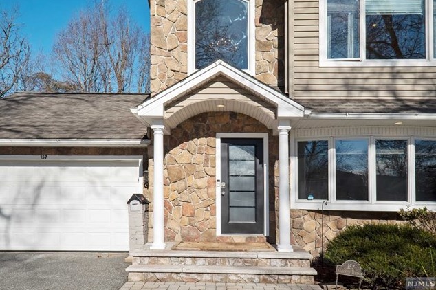157 Cleenput Terrace, Paramus, NJ 07652