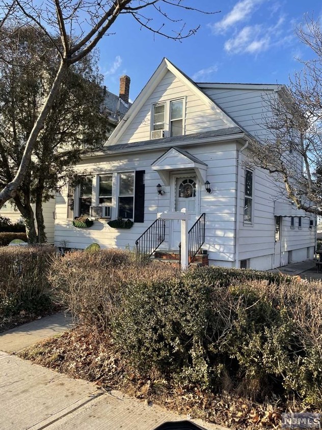 119 Dewey St, Outwater, NJ 07026