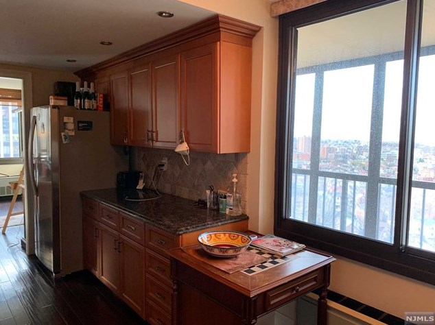 300 Winston Dr #2217, Cliffside Park, NJ 07010
