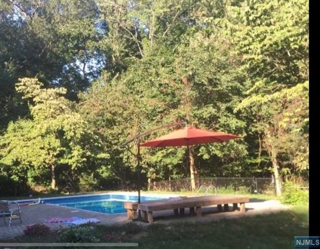 20 Waibel Dr, Allendale, NJ 07401