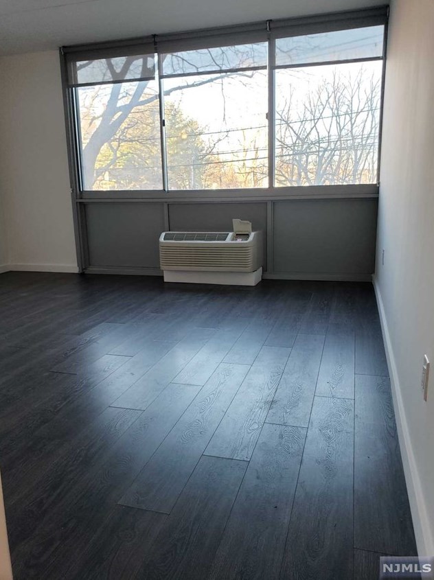 1350 15th St #2h, West Fort Lee, NJ 07024