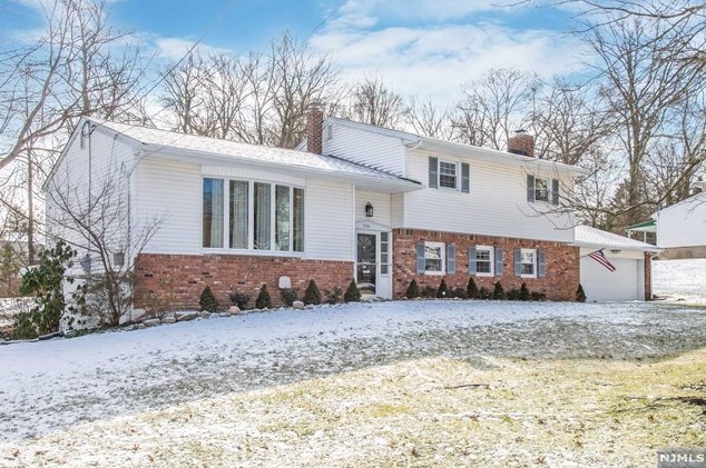 536 Richard Pl, Wyckoff, NJ 07481